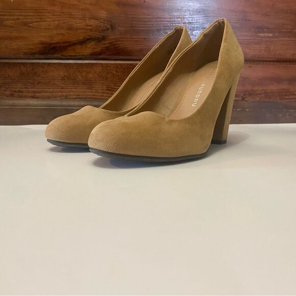 CL by Laundry Tan Suede Pumps Block Heel Round Toe Women's Size 10 - Picture 2 of 12